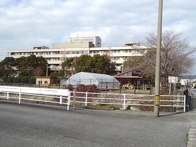 近くの公立八女総合病院まで950m(徒歩12分)