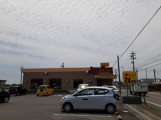 近くのジョイフル鈴鹿箕田店まで1,200m（徒歩15分）