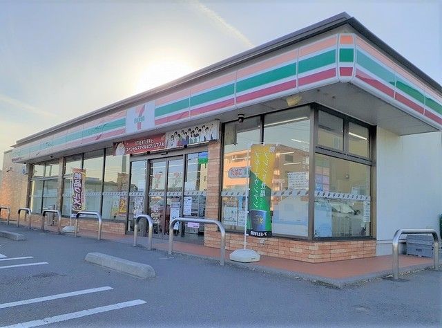 近くのセブンイレブンまで650m（徒歩9分）