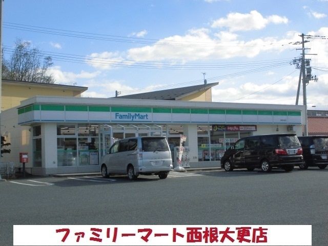 近くのコンビニまで450m（徒歩6分）