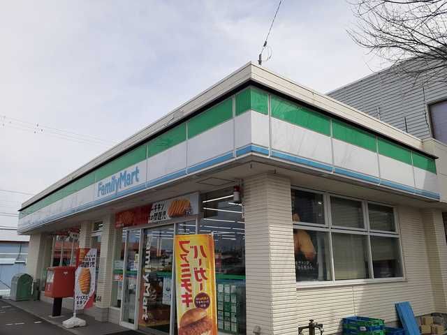 近くのファミリーマートゆうしん安積店まで467m(徒歩6分)