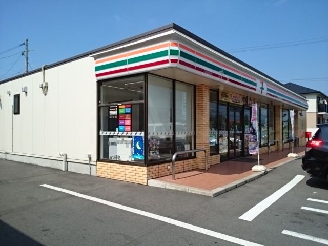 近くのセブンイレブン政所店まで550m(徒歩7分)