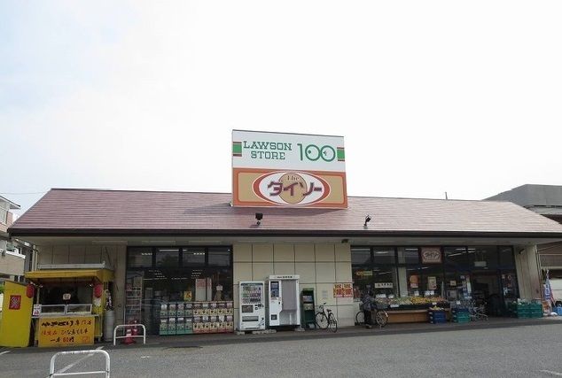 近くのローソンストア１００まで700m（徒歩9分）