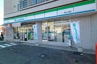 近くのファミリーマートまで900m(徒歩12分)