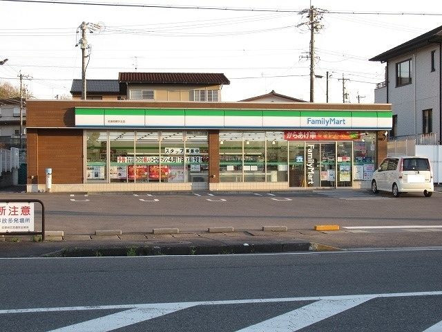 近くのファミリーマート様まで600m(徒歩8分)