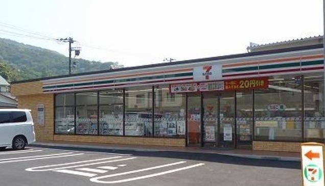 近くのセブンイレブン箱根仙石原店まで700m（徒歩9分）