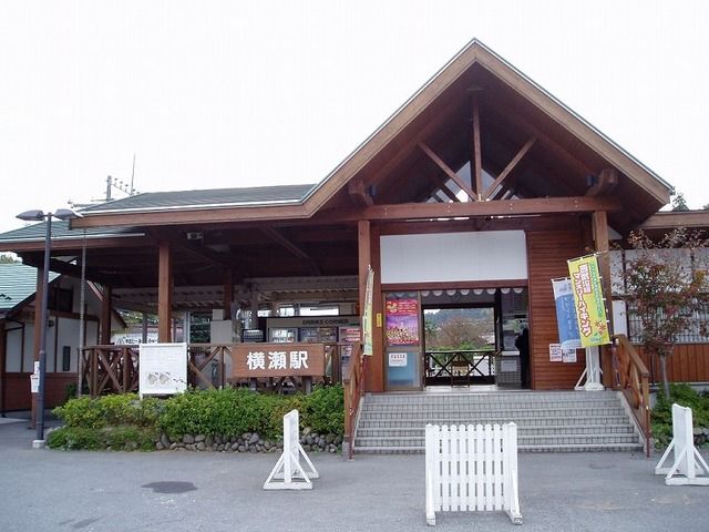 近くの横瀬駅まで450m(徒歩6分)