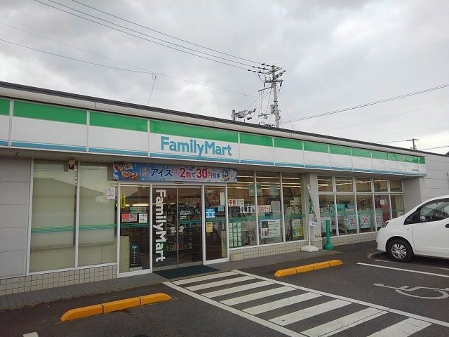 近くのファミリーマート観音寺植田店まで400m(徒歩5分)