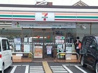 近くのコンビニまで470m（徒歩6分）