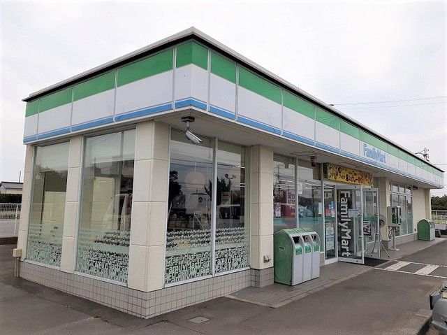 近くのコンビニまで1,200m（徒歩15分）