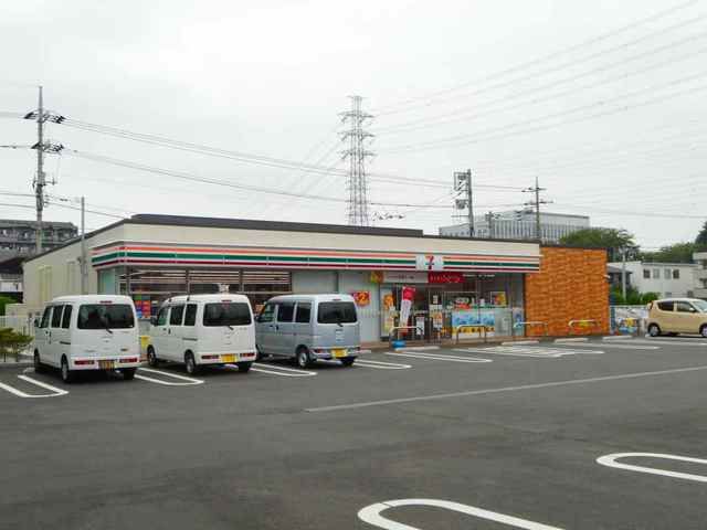 近くのセブンイレブンまで200m（徒歩3分）