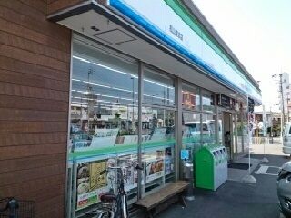 近くのファミリーマート束本店様まで390m（徒歩5分）