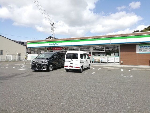 近くのコンビニまで650m（徒歩9分）