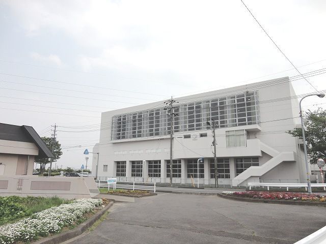 近くの中学校まで650m（徒歩9分）