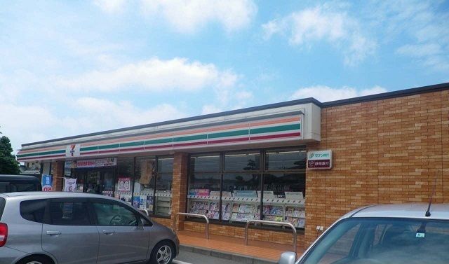 近くのセブンイレブン裾野二ツ屋店まで650m（徒歩9分）