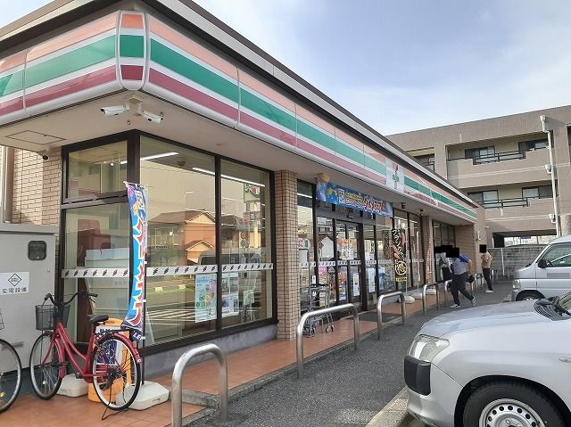 近くのセブンイレブン清須花咲店まで110m（徒歩2分）