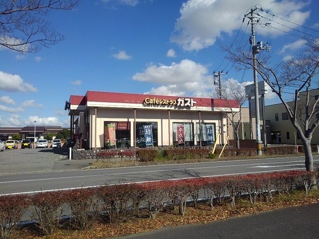 近くのガスト酒田店まで600m(徒歩8分)