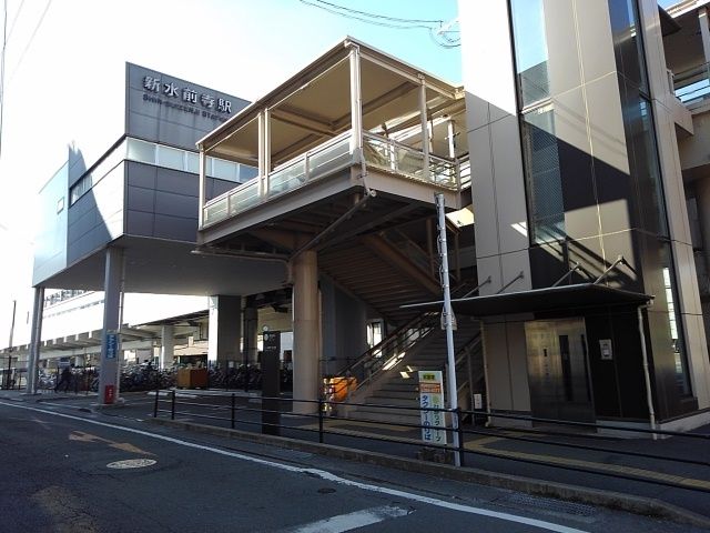 近くの駅まで1,100m（徒歩14分）