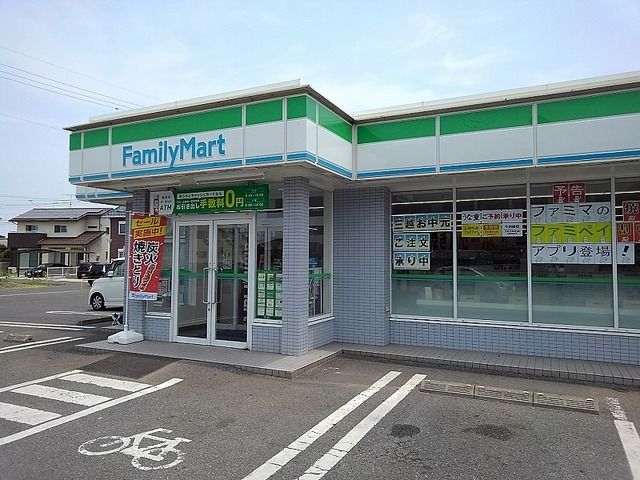 近くのファミリーマート 中津永添店まで650m（徒歩9分）