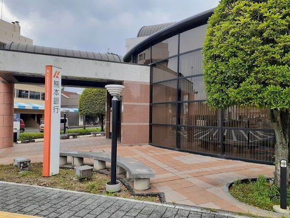 近くの熊本銀行まで350m（徒歩5分）