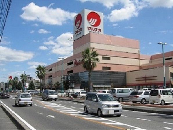 近くのマルナカマスカット店まで800m（徒歩10分）