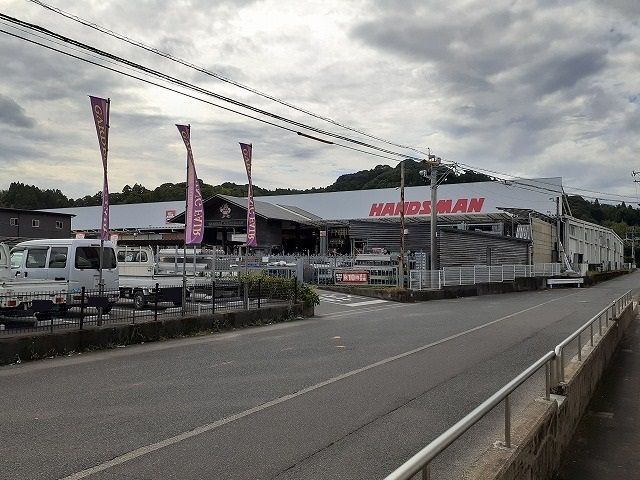 近くのハンズマン新名爪店まで650m（徒歩9分）