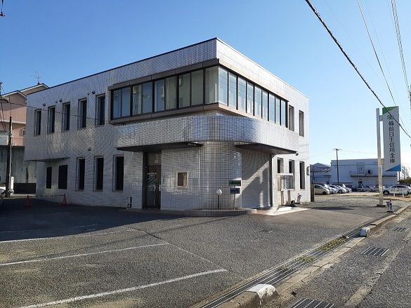 近くの銀行まで800m（徒歩10分）