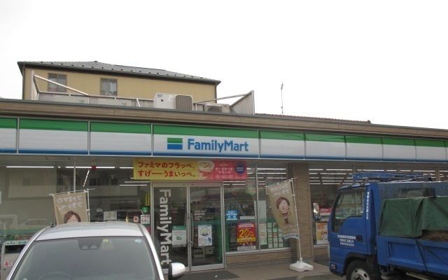 近くのファミリーマート船橋南本町店まで130m（徒歩2分）