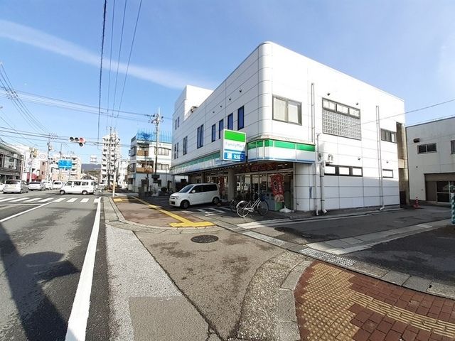 近くのファミリーマート 高知上町五丁まで300m(徒歩4分)