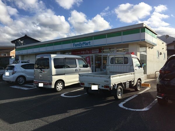 近くのコンビニまで2,200m（徒歩28分）