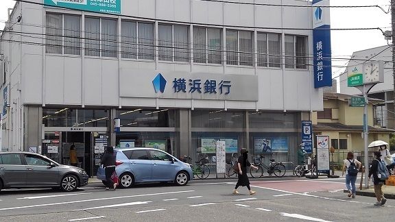 近くの横浜銀行まで750m（徒歩10分）