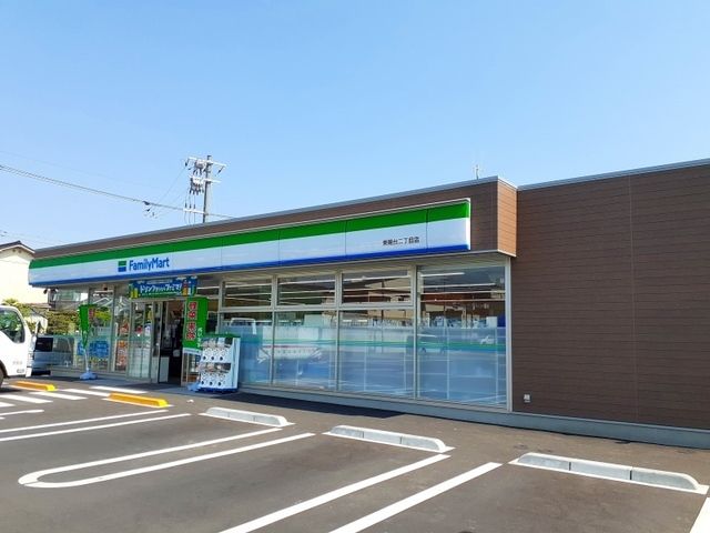 近くのファミリーマート東陽台２丁目店まで450m（徒歩6分）