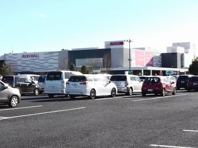 近くのイオンモールまで1,100m（徒歩14分）