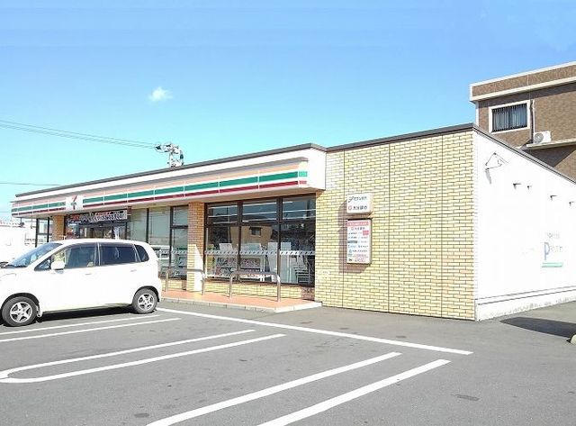 近くのセブンイレブンまで550m（徒歩7分）