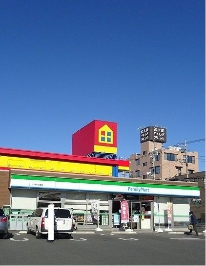 近くのファミリーマートまで350m(徒歩5分)