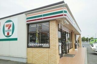 近くのセブンイレブンまで450m（徒歩6分）