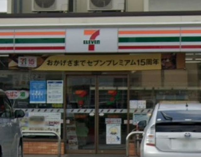 近くのセブンイレブン築地町店まで200m（徒歩3分）