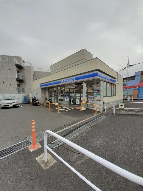 近くのコンビニまで262m（徒歩4分）