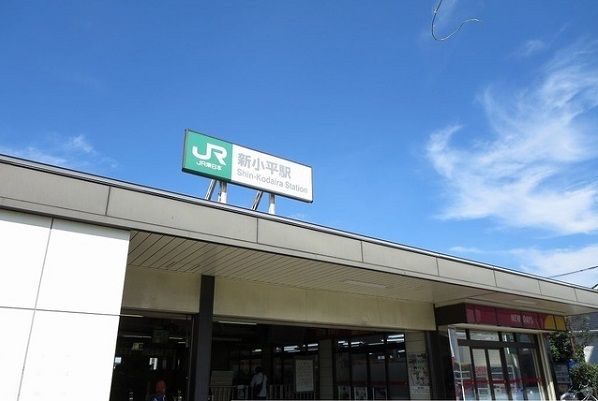近くの新小平駅まで1,600m(徒歩20分)