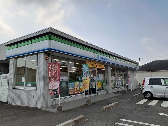近くのファミリーマート桜島２丁目店まで600m（徒歩8分）