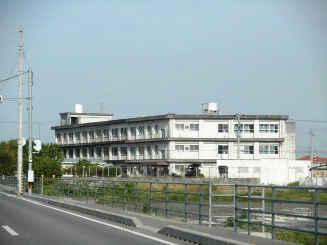 近くの新開小学校まで950m(徒歩12分)