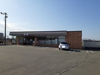 近くのコンビニまで420m（徒歩6分）