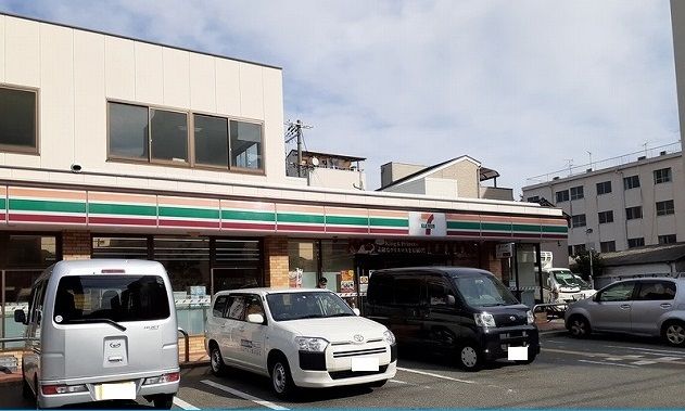 近くのセブンイレブン様まで800m（徒歩10分）