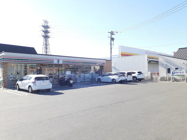 近くのセブンイレブン志免南里7丁目店まで500m（徒歩7分）