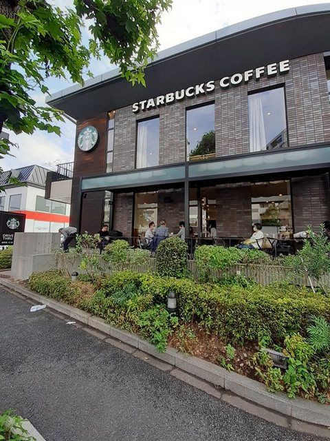 近くの飲食店まで600m（徒歩8分）