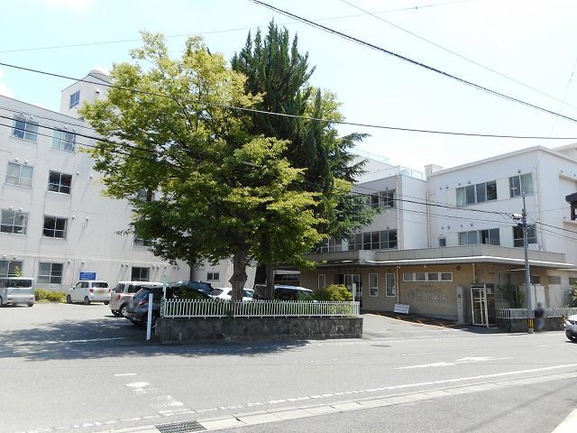 近くの城西病院まで950m(徒歩12分)
