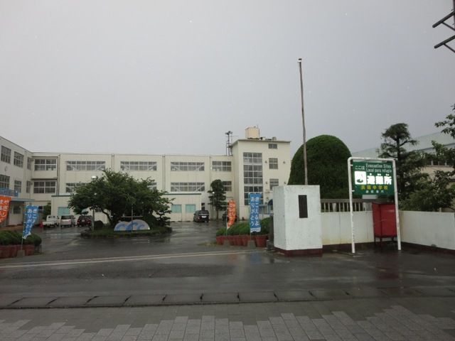 近くの中学校まで450m（徒歩6分）