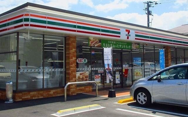 近くのセブンイレブンまで440m（徒歩6分）