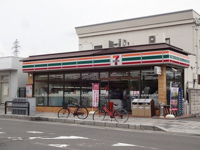 近くのセブンイレブン 広丘駅前店まで550m(徒歩7分)