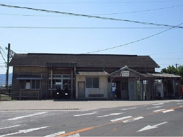 近くの肥前白石駅まで1,410m（徒歩18分）